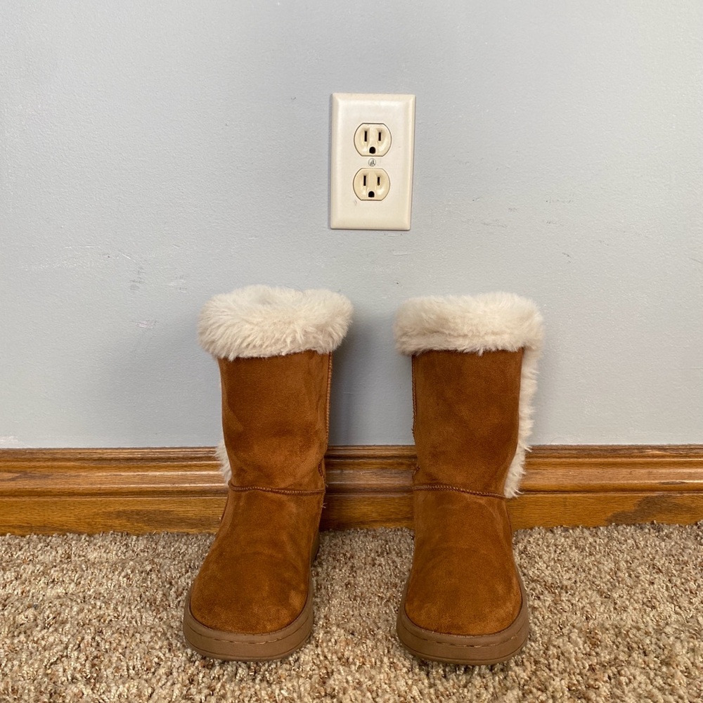Kohl's Chestnut Boots with Soft Cream Lining